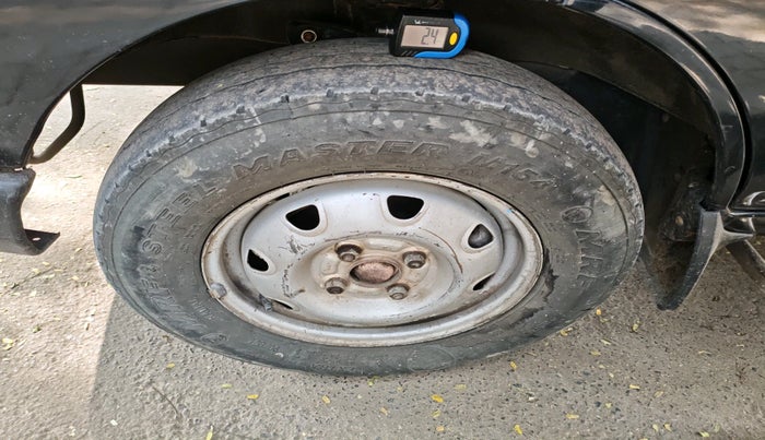 2016 Maruti Eeco 7 STR, Petrol, Manual, 94,182 km, tyre