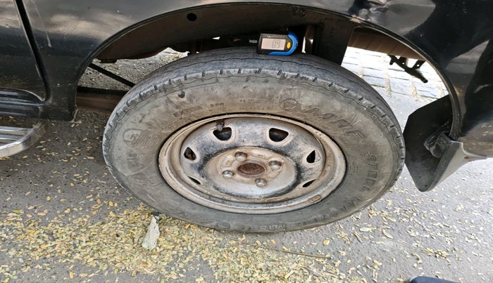 2016 Maruti Eeco 7 STR, Petrol, Manual, 94,182 km, tyre