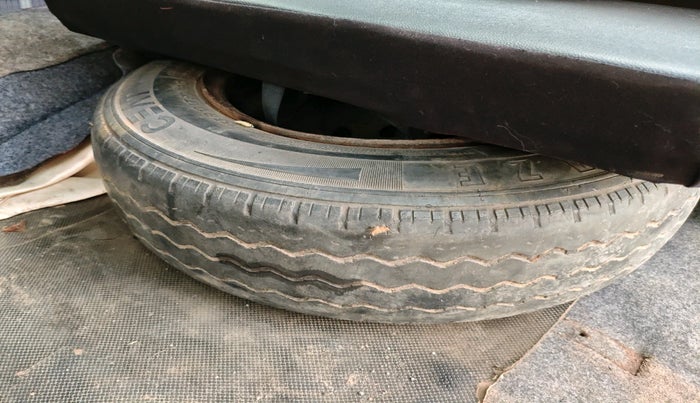 2016 Maruti Eeco 7 STR, Petrol, Manual, 94,182 km, tyre