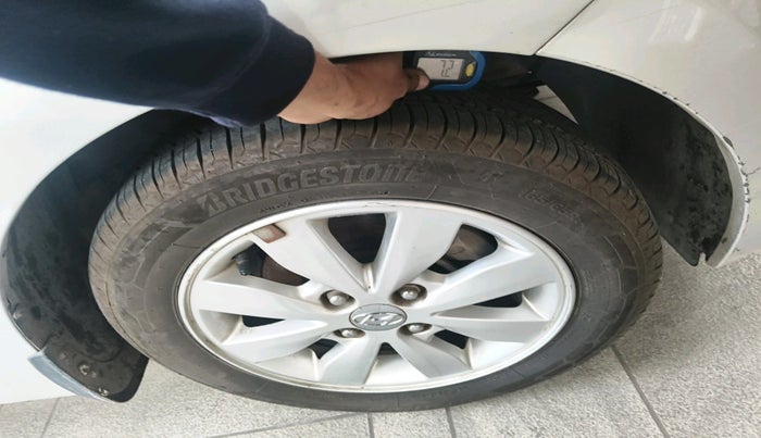 2015 Hyundai Xcent SX 1.2, Petrol, Manual, 1,05,460 km, tyre