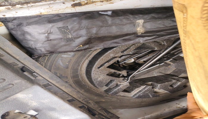 2016 Volkswagen Polo TRENDLINE 1.2L PETROL, Petrol, Manual, 73,359 km, tyre