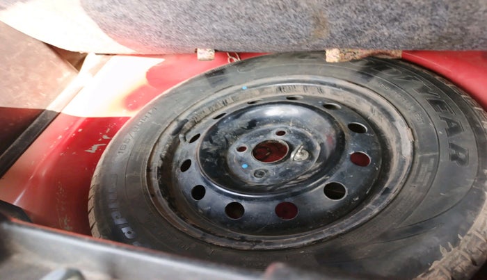 2017 Maruti Swift VXI O, Petrol, Manual, 61,603 km, tyre