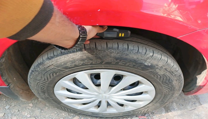 2017 Maruti Swift VXI O, Petrol, Manual, 61,603 km, tyre