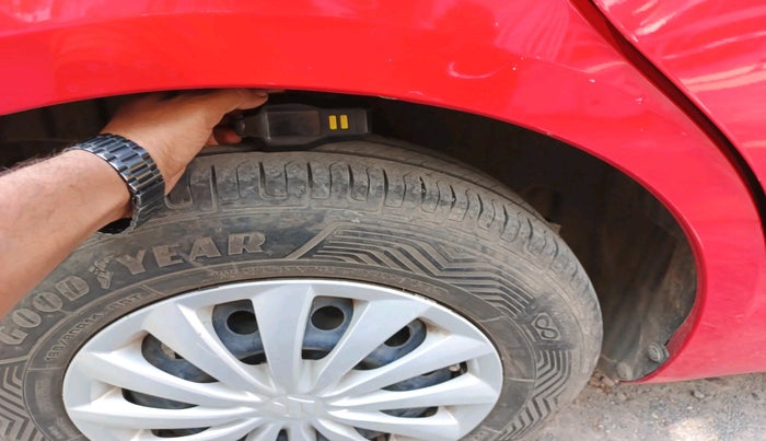 2017 Maruti Swift VXI O, Petrol, Manual, 61,603 km, tyre