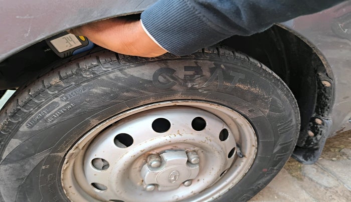 2012 Hyundai i10 ERA 1.1, Petrol, Manual, 1,11,061 km, tyre