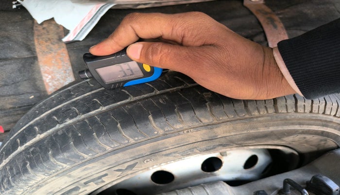 2012 Hyundai i10 ERA 1.1, Petrol, Manual, 1,11,061 km, tyre