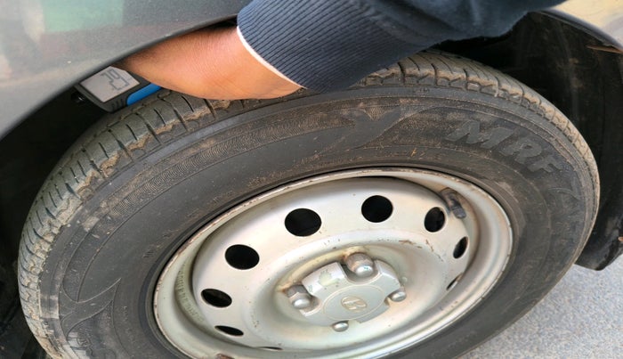 2012 Hyundai i10 ERA 1.1, Petrol, Manual, 1,11,061 km, tyre