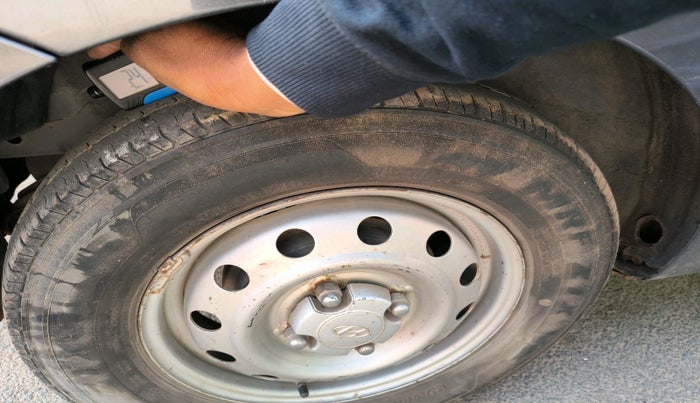 2012 Hyundai i10 ERA 1.1, Petrol, Manual, 1,11,061 km, tyre