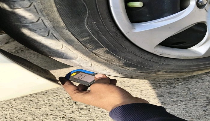 2012 Hyundai Verna FLUIDIC 1.4 CRDI, Diesel, Manual, 1,55,144 km, tyre