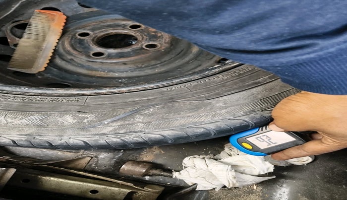 2012 Hyundai Verna FLUIDIC 1.4 CRDI, Diesel, Manual, 1,55,144 km, tyre