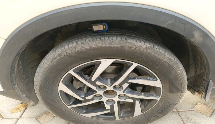 2022 Mahindra XUV300 W8 (O) 1.5 DIESEL AMT, Diesel, Automatic, 73,621 km, tyre