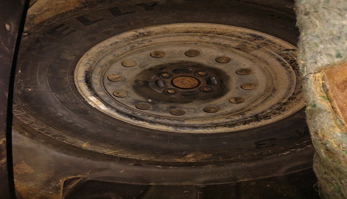 2011 Maruti Ritz VXI, Petrol, Manual, 1,29,144 km, tyre