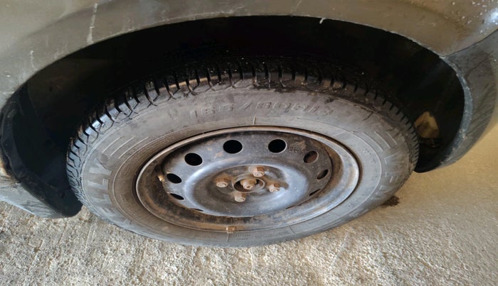 2011 Maruti Ritz VXI, Petrol, Manual, 1,29,144 km, tyre