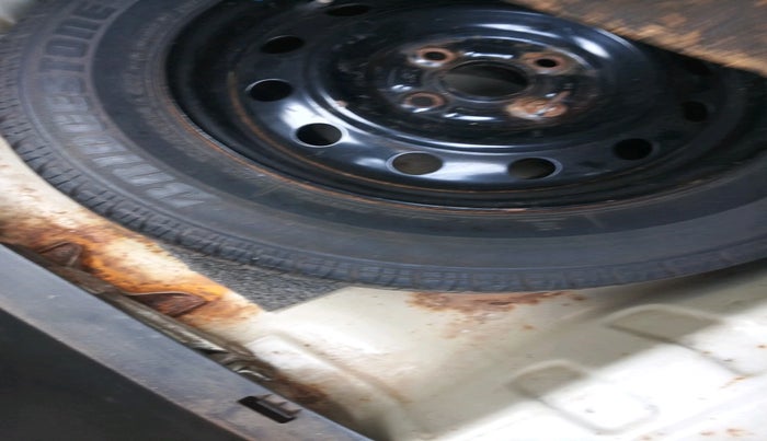 2010 Maruti Swift Dzire VXI, Petrol, Manual, 93,968 km, tyre