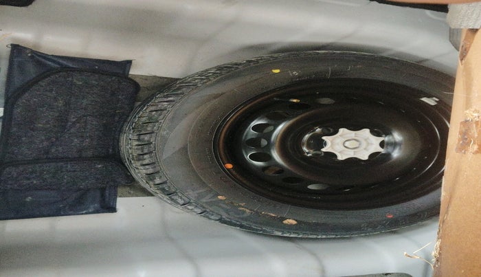 2014 Hyundai Xcent SX 1.2, Petrol, Manual, 55,074 km, tyre