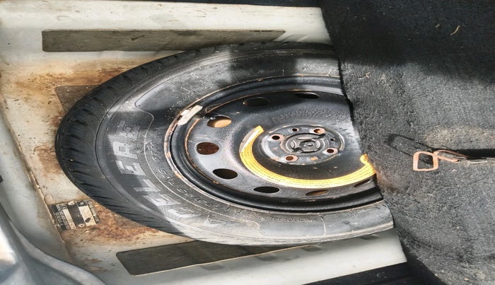 2015 Fiat Linea DYNAMIC 1.3 L ADVANCED MULTIJET, Diesel, Manual, 1,95,901 km, tyre