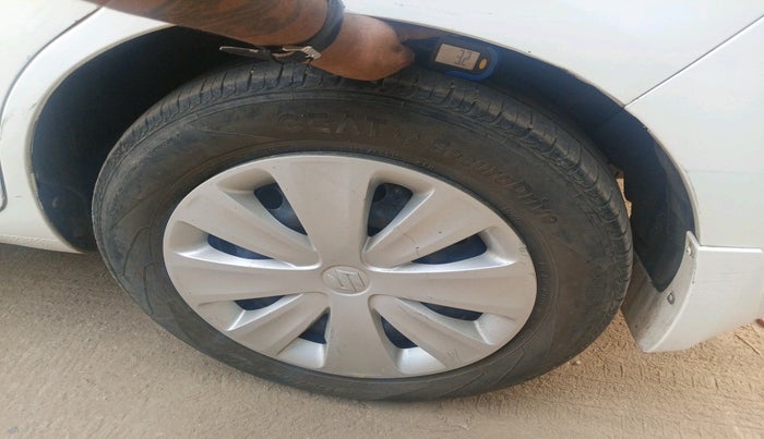 2015 Maruti Ertiga VXI CNG, Petrol, Manual, 53,617 km, tyre