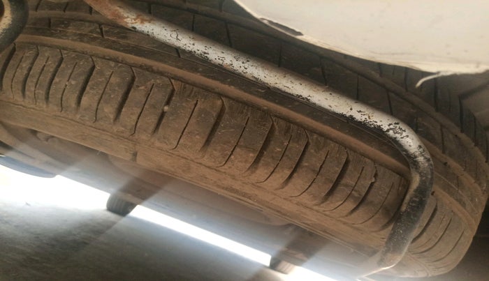 2015 Maruti Ertiga VXI CNG, Petrol, Manual, 53,617 km, tyre