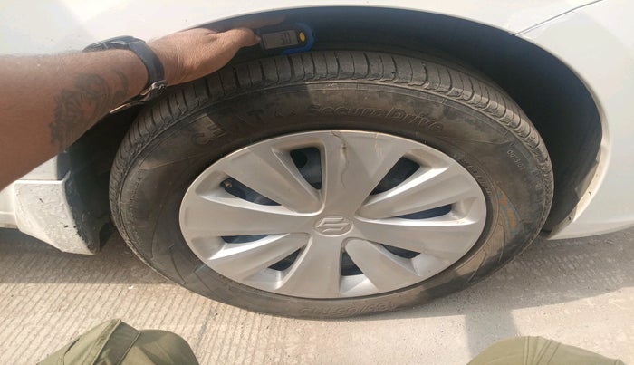 2015 Maruti Ertiga VXI CNG, Petrol, Manual, 53,617 km, tyre