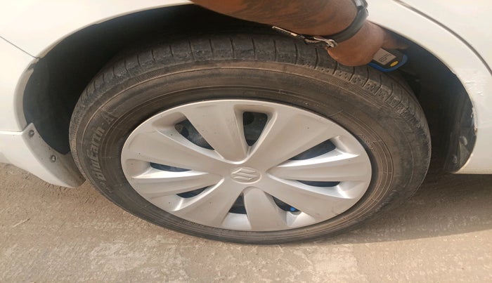 2015 Maruti Ertiga VXI CNG, Petrol, Manual, 53,617 km, tyre