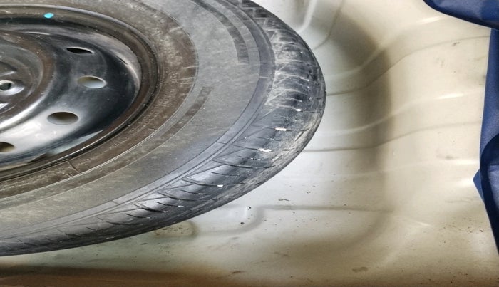 2019 Maruti Alto VXI, Petrol, Manual, 26,511 km, tyre