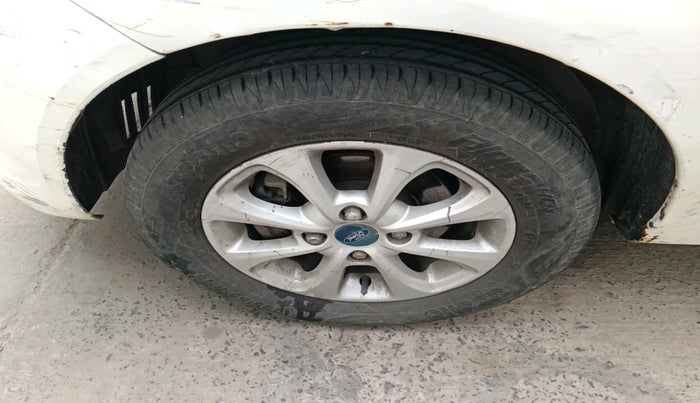2012 Ford Figo TITANIUM 1.4 DIESEL, Diesel, Manual, 1,13,572 km, tyre