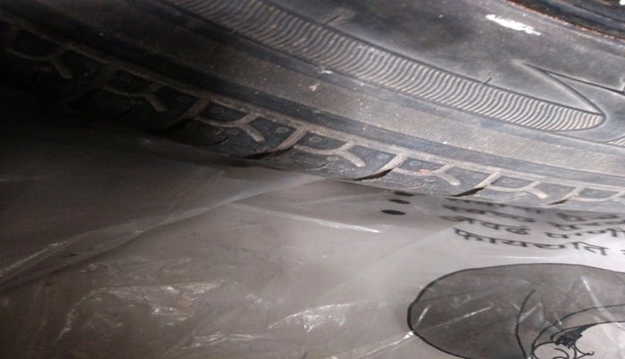 2012 Honda Brio V MT, Petrol, Manual, 83,127 km, tyre