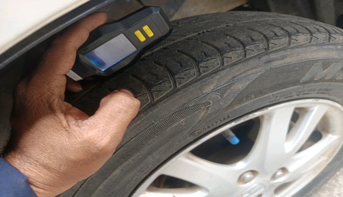 2012 Honda Brio V MT, Petrol, Manual, 83,127 km, tyre