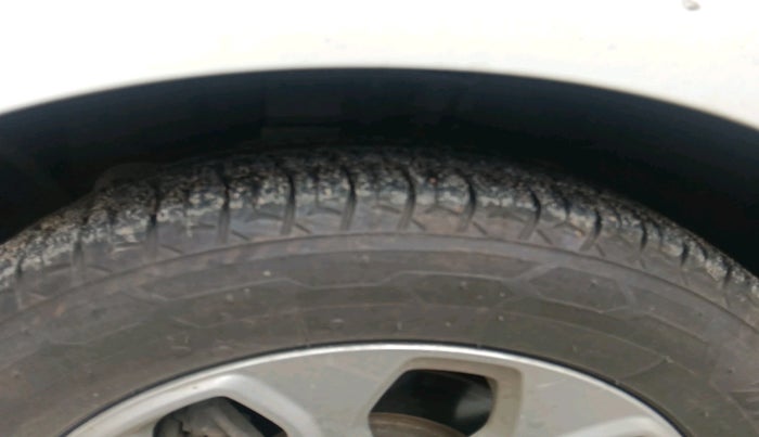 2016 Ford Figo Aspire TITANIUM1.5 DIESEL, Diesel, Manual, 2,30,282 km, tyre