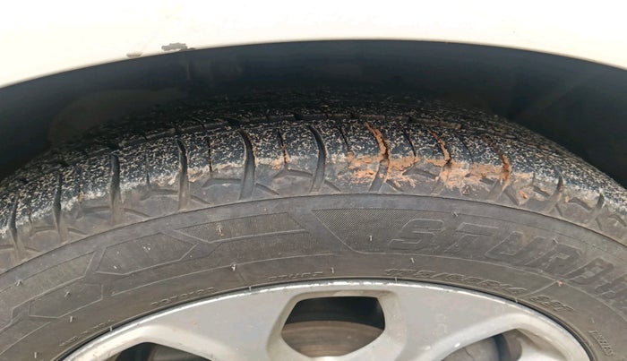 2016 Ford Figo Aspire TITANIUM1.5 DIESEL, Diesel, Manual, 2,30,282 km, tyre