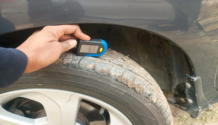 2015 Honda City 1.5L I-VTEC V MT, Petrol, Manual, 2,54,780 km, tyre