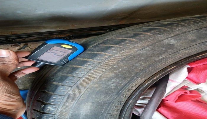 2015 Honda City 1.5L I-VTEC V MT, Petrol, Manual, 2,54,780 km, tyre