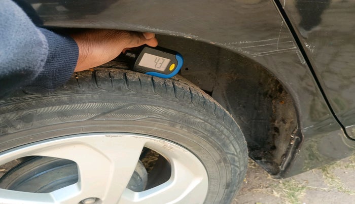 2015 Honda City 1.5L I-VTEC V MT, Petrol, Manual, 2,54,780 km, tyre