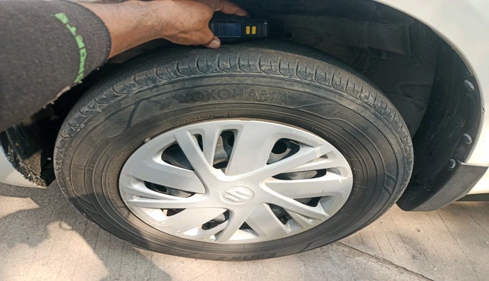 2015 Maruti Swift VXI, Petrol, Manual, 1,21,835 km, tyre