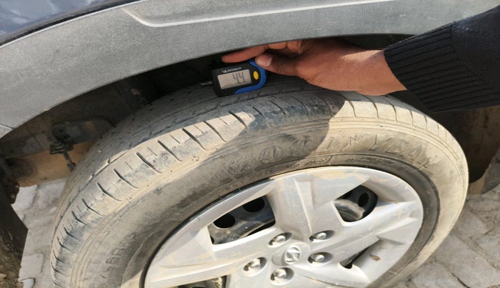 2020 Hyundai VENUE S 1.2, Petrol, Manual, 22,532 km, tyre