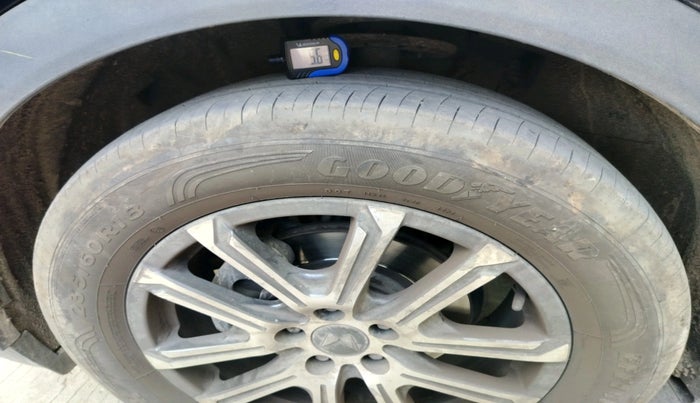 2022 Mahindra XUV700 AX 7 LUXURY D AWD AT 7 STR, Diesel, Automatic, 52,000 km, tyre