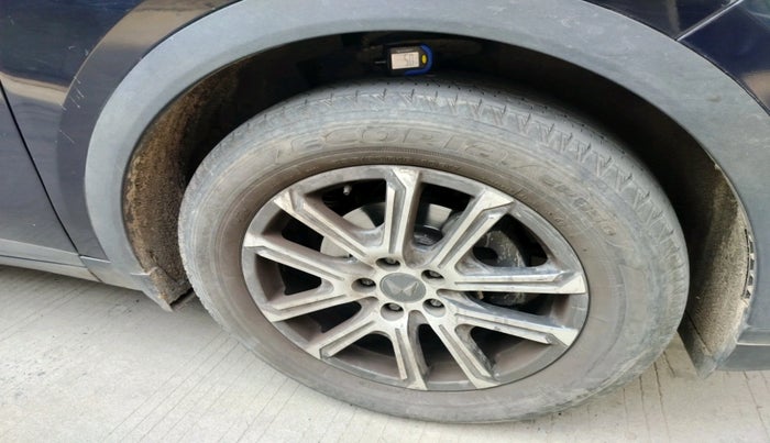 2022 Mahindra XUV700 AX 7 LUXURY D AWD AT 7 STR, Diesel, Automatic, 52,000 km, tyre