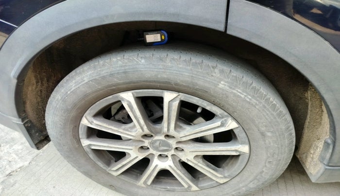 2022 Mahindra XUV700 AX 7 LUXURY D AWD AT 7 STR, Diesel, Automatic, 52,000 km, tyre