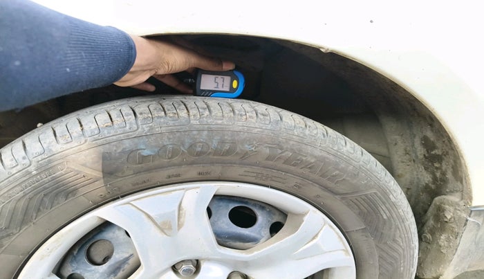 2015 Ford Ecosport AMBIENTE 1.5L DIESEL, Diesel, Manual, 1,64,634 km, tyre