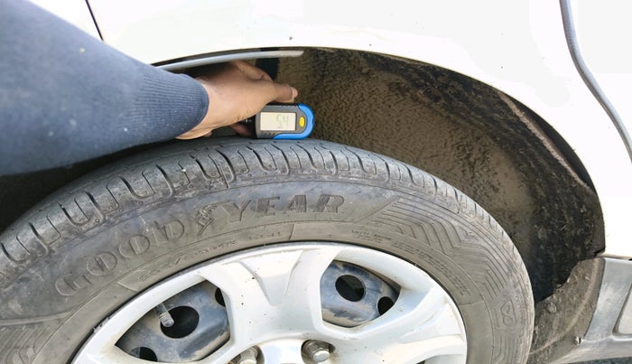 2015 Ford Ecosport AMBIENTE 1.5L DIESEL, Diesel, Manual, 1,64,634 km, tyre