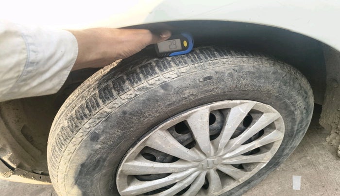 2015 Maruti Swift Dzire VXI, Petrol, Manual, 39,299 km, tyre