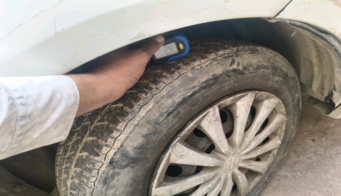 2015 Maruti Swift Dzire VXI, Petrol, Manual, 39,299 km, tyre