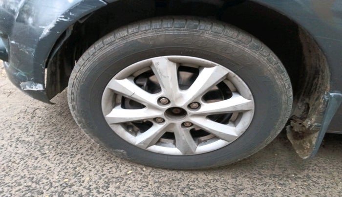 2010 Ford Figo TITANIUM 1.4 DIESEL, Diesel, Manual, 1,03,204 km, tyre