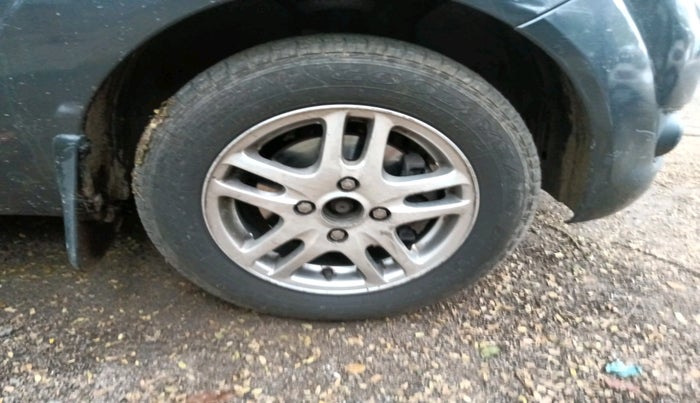 2010 Ford Figo TITANIUM 1.4 DIESEL, Diesel, Manual, 1,03,204 km, tyre