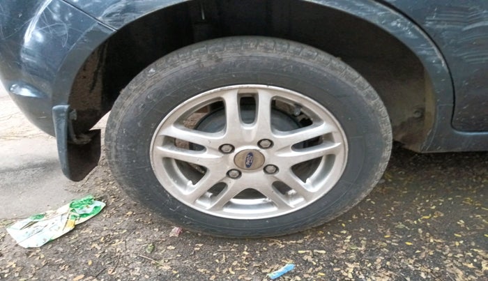 2010 Ford Figo TITANIUM 1.4 DIESEL, Diesel, Manual, 1,03,204 km, tyre