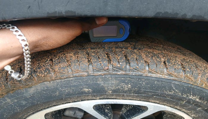 2022 Renault Kwid CLIMBER 1.0 AMT (O) DUAL TONE, Petrol, Automatic, 45,469 km, tyre