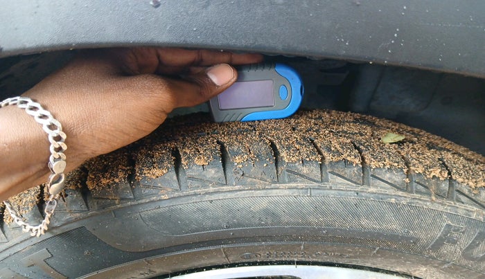 2022 Renault Kwid CLIMBER 1.0 AMT (O) DUAL TONE, Petrol, Automatic, 45,469 km, tyre