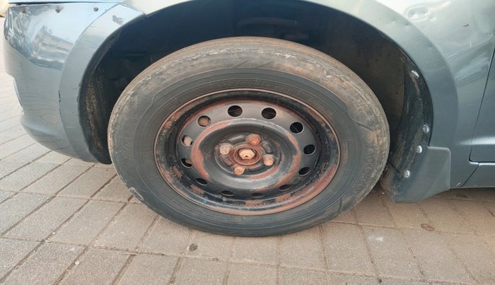 2011 Maruti Swift VXI, Petrol, Manual, 61,047 km, tyre