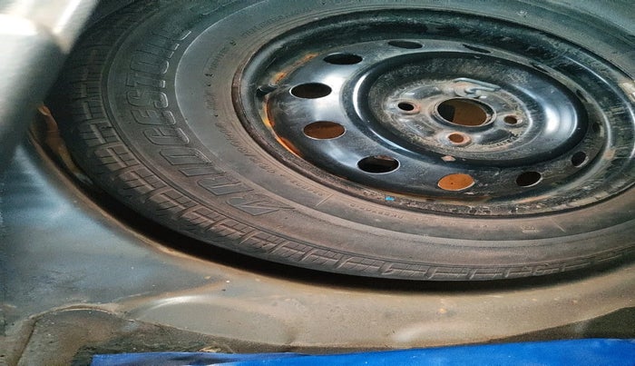 2011 Maruti Swift VXI, Petrol, Manual, 61,047 km, tyre