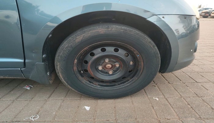 2011 Maruti Swift VXI, Petrol, Manual, 61,047 km, tyre